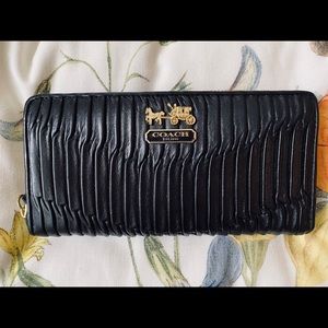 Coach Accordions zip around wallet